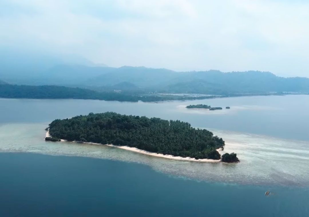 4 Pesona Pulau Balak yang Memikat